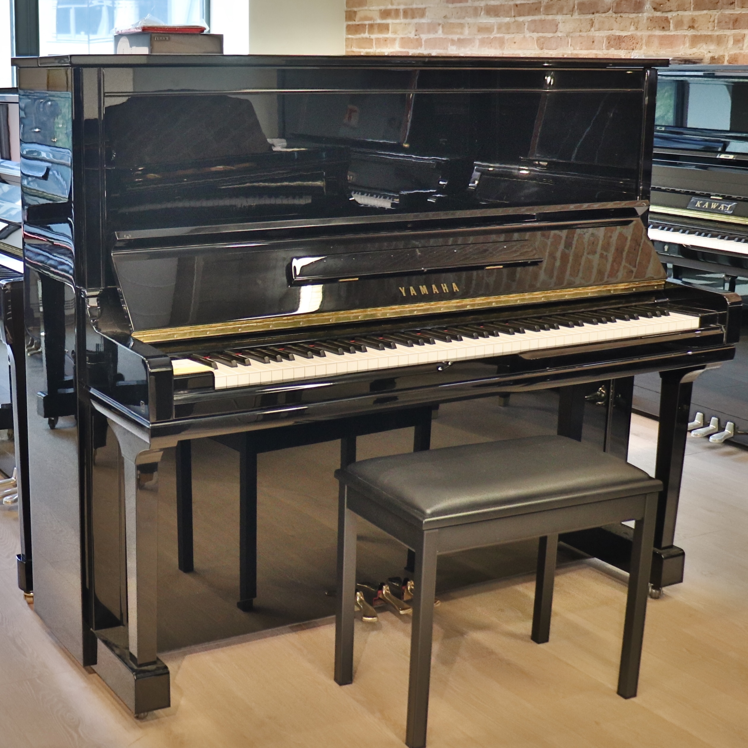 Yamaha U300